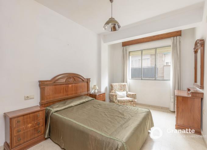 Piso cerca del centro de Granada para reformar