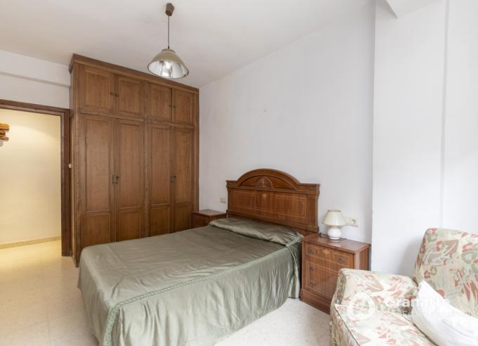 Piso cerca del centro de Granada para reformar