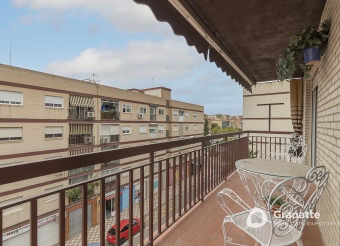 Piso en venta en Granada en el Barrio de Mirasierra