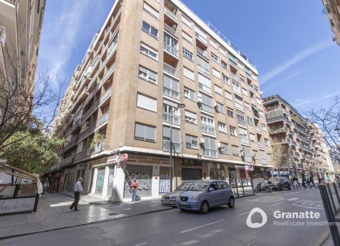 Piso en quinta planta con garaje en pleno centro